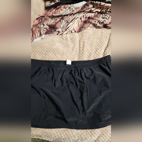 Elegant Black and Cream One Piece Swimwear 2X - Picture 4 of 11